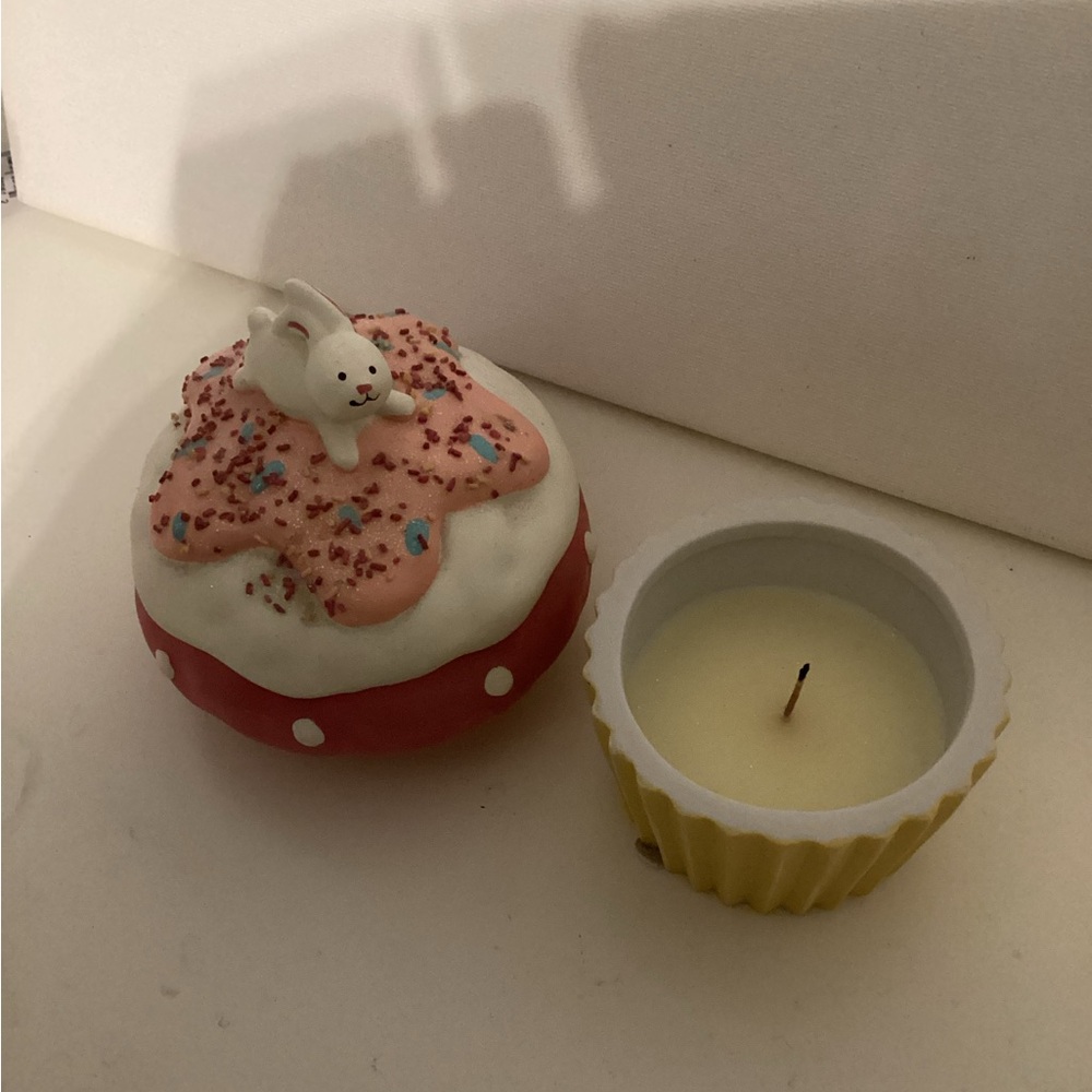 4/$15 🌻 Ceramic Bunny Cupcake Candle - Picture 2 of 6